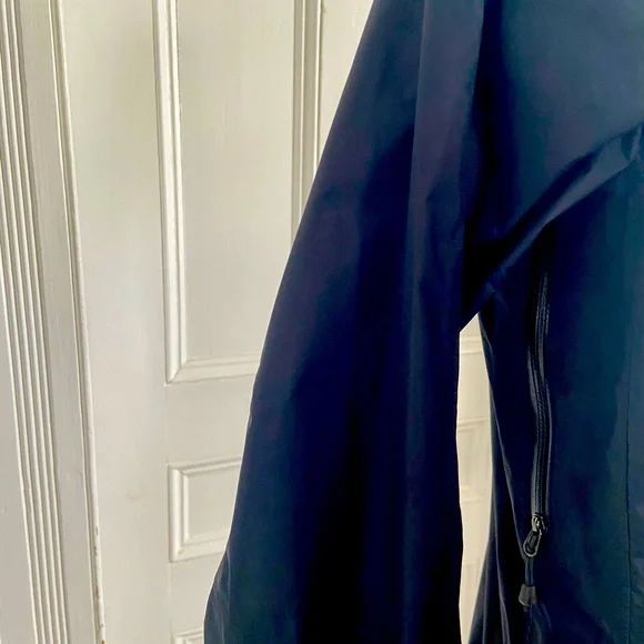 MEC Rain Jacket - Picture 4 of 7